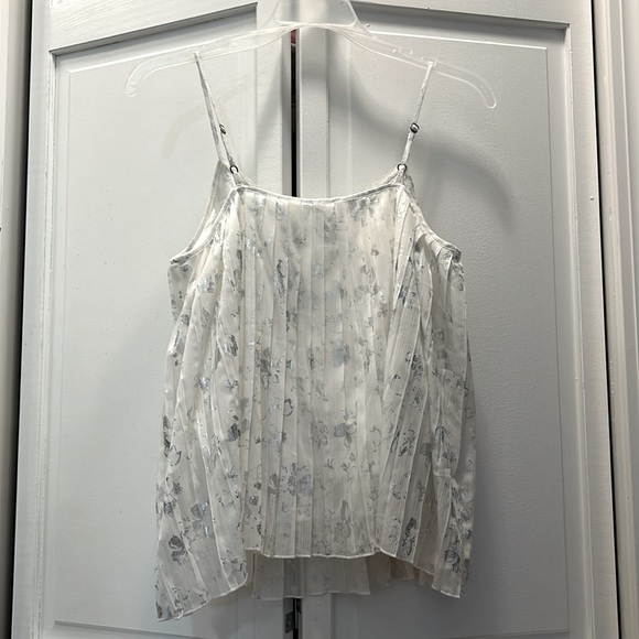 ✨ Abercrombie Kids ✨ Girls White Pleated Tank Top Cami Silver Foil Design 13/14 - Picture 2 of 8